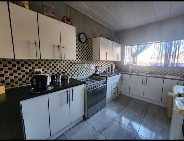 2 BEDROOM APARTMENT FOR SALE IN RANDFONTEIN CENTRAL